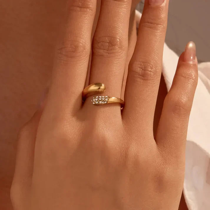 Gold ring with small diamonds 