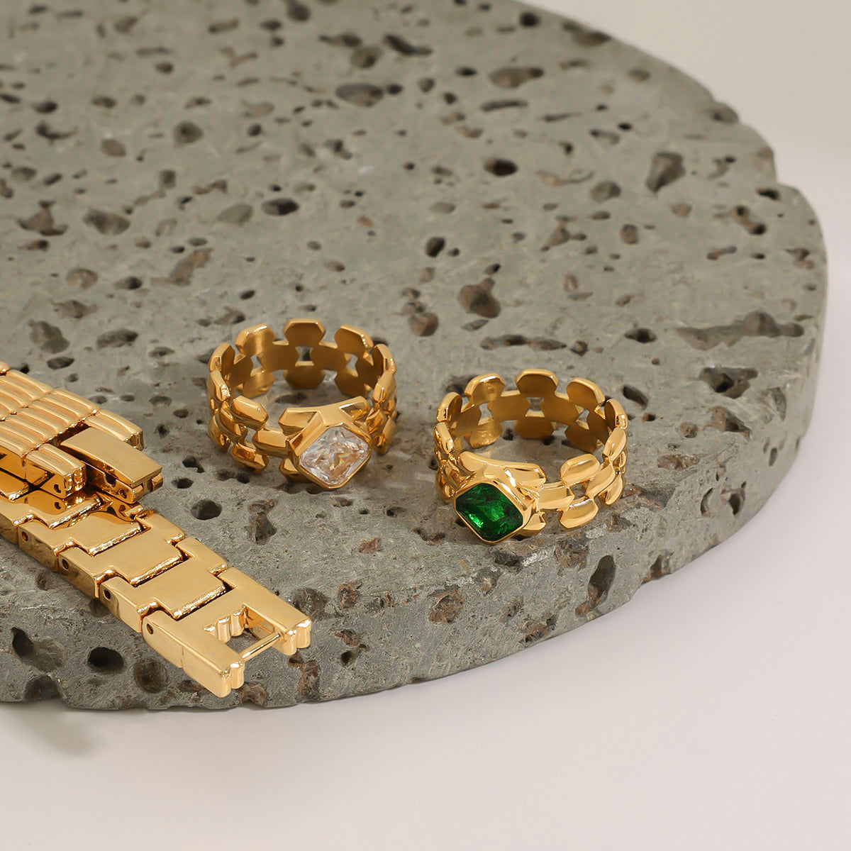 Gold jewelry set with rings 
