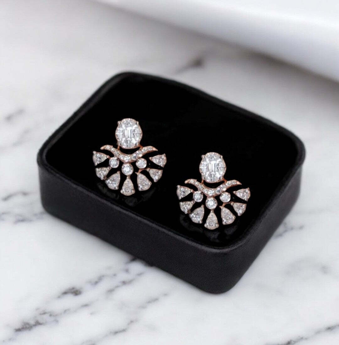 Pair of diamond earrings 