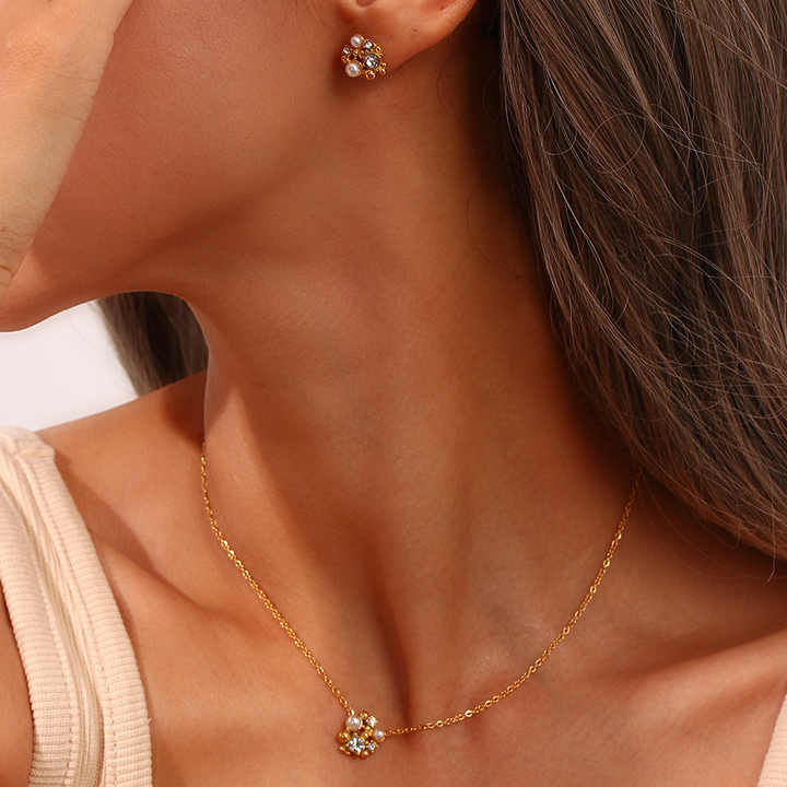 Orna Classic Pearl Pendant Set