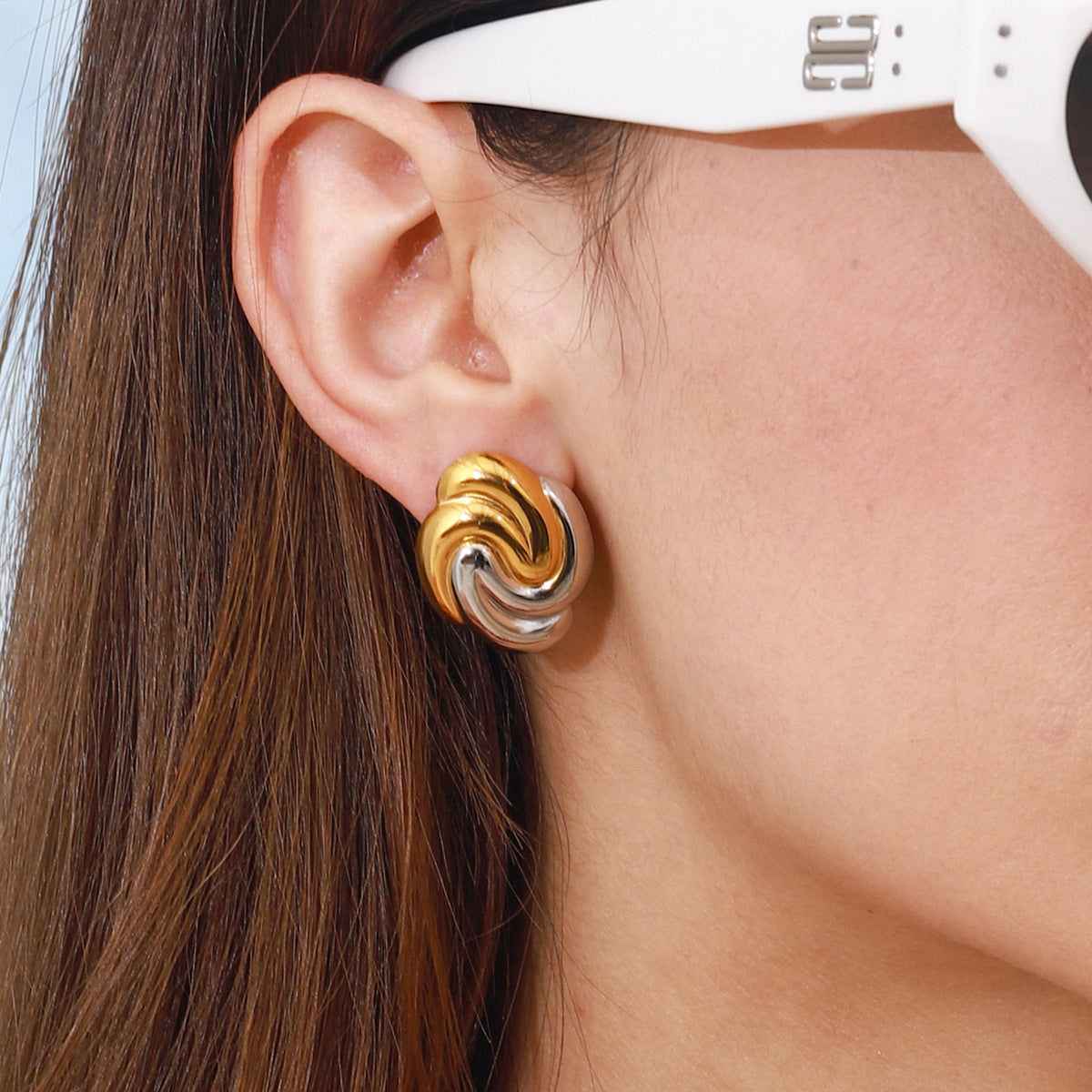  gold spiral earrings.