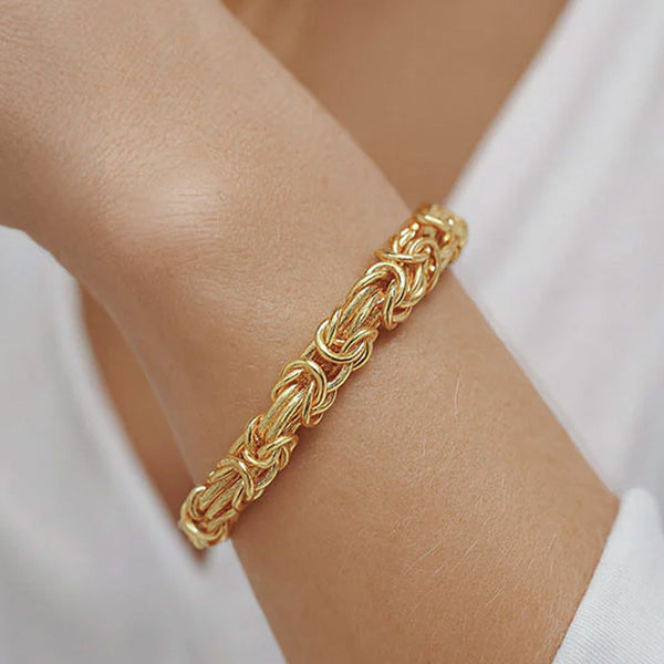 Close-up of a woman's wrist wearing a 18K gold  chain bracelet 