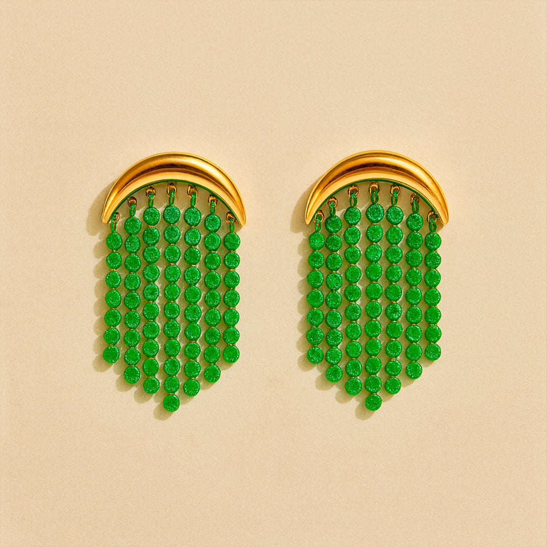 Vibrant green earrings that shine in every Christmas moment—holiday parties, winter gatherings, and gift-giving occasions.